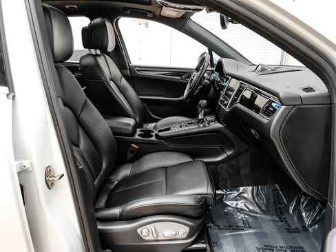 Used 2017 Porsche Macan S image 30