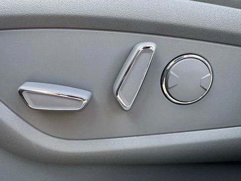 Used 2019 Lincoln Nautilus Reserve image 23