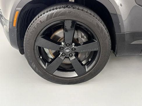 Used 2025 Land Rover Defender 130 X-Dynamic SE AWD/4WD image 33