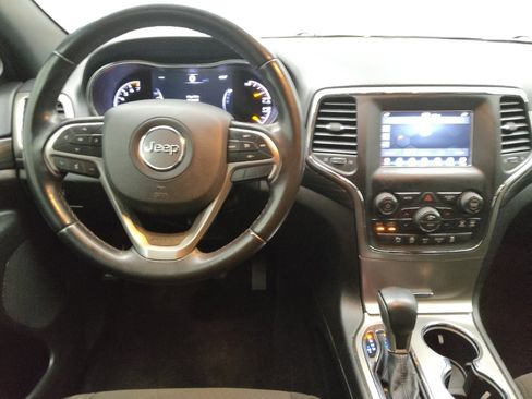 Used 2021 Jeep Grand Cherokee Laredo image 22