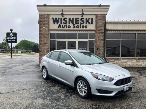 Used 2016 Ford Focus SE FWD image 1