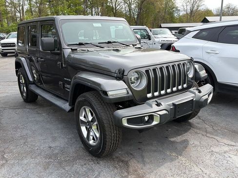 Used 2018 Jeep Wrangler Unlimited Sahara AWD/4WD image 2