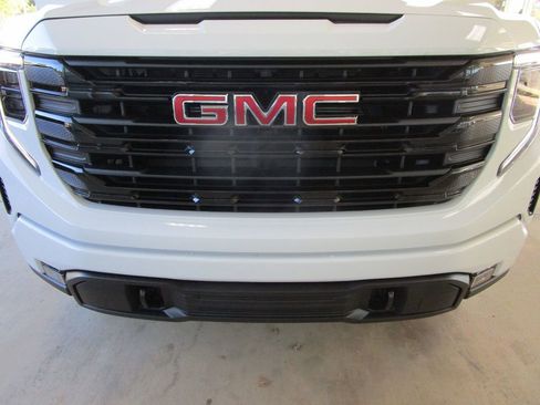 New 2026 GMC Sierra 1500 Elevation image 28