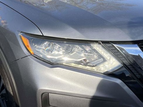 Used 2018 Nissan Rogue SL w/ Premium Package image 10