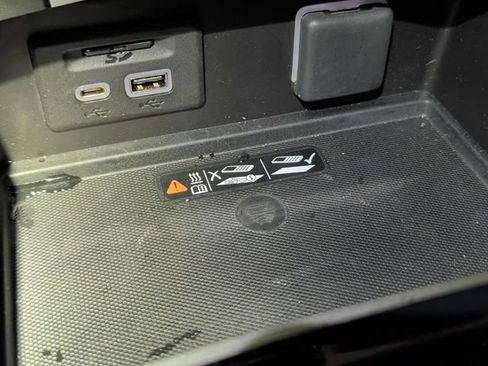 Used 2023 Buick Envision Avenir image 25