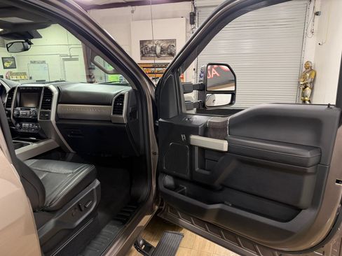 Used 2020 Ford F250 Lariat w/ Lariat Ultimate Package AWD/4WD image 19