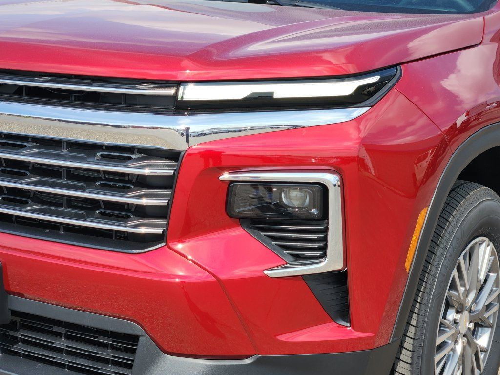 New 2027 Chevrolet Traverse LT w/ Driver Confidence Package FWD image 5