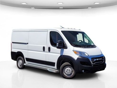 Used 2025 RAM ProMaster 2500 w/ U-Haul Equipment Group FWD image 2