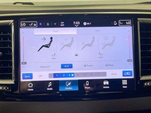 Used 2025 Chrysler Pacifica Select FWD image 9