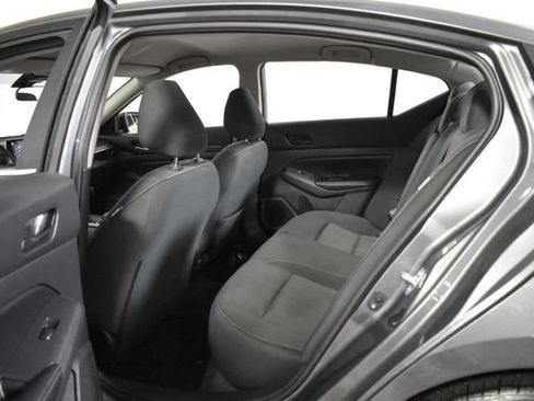 Used 2025 Nissan Altima 2.5 SV FWD image 29
