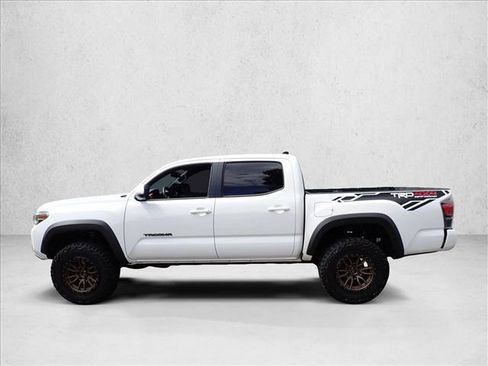 Used 2016 Toyota Tacoma TRD Off-Road AWD/4WD image 2