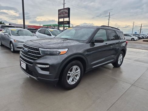 Used 2020 Ford Explorer XLT w/ Equipment Group 202A AWD/4WD image 2