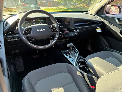 Used 2025 Kia Niro LX FWD image 23