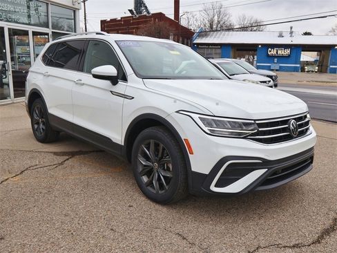Certified 2022 Volkswagen Tiguan SE image 7