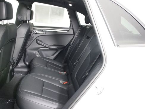 Certified 2025 Porsche Macan image 33