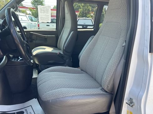 Used 2020 Chevrolet Express 3500 LS RWD image 10