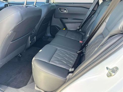 Used 2025 Nissan Rogue Platinum w/ Tech Package image 9