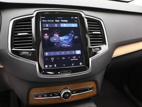 Used 2024 Volvo XC90 T8 Plus w/ Protection Package Premier image 18