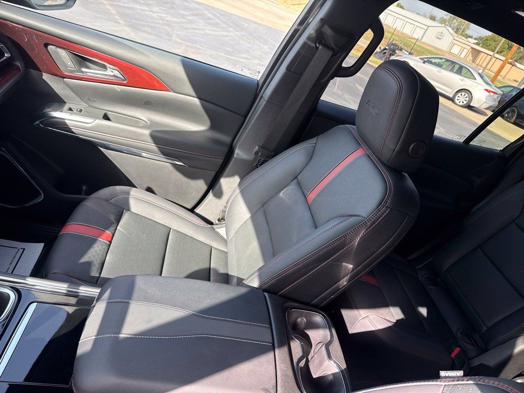Used 2026 Chevrolet Traverse RS w/ LPO, Floor Liner Package AWD/4WD image 23