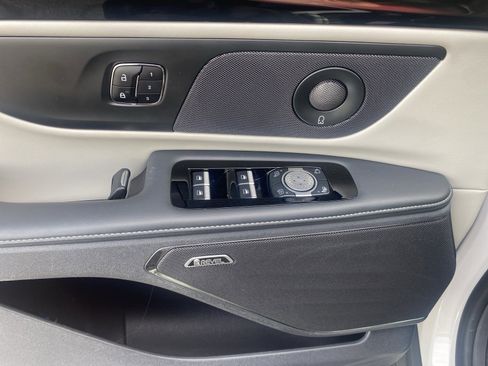 Used 2024 Lincoln Nautilus Reserve w/ Equipment Group 202A image 10