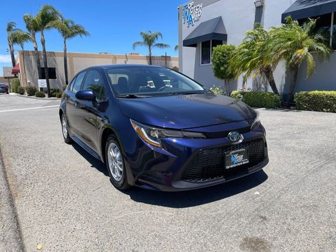 Used 2021 Toyota Corolla LE FWD image 3