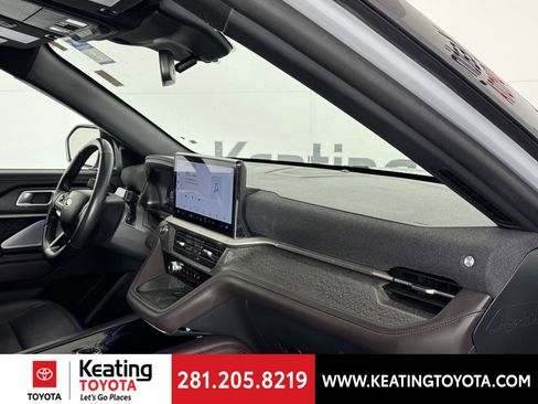 Used 2025 Ford Explorer Platinum w/ LUX Leather Package image 22