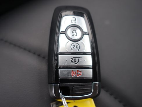 Used 2025 Ford Escape Platinum w/ Premium Technology Package image 28