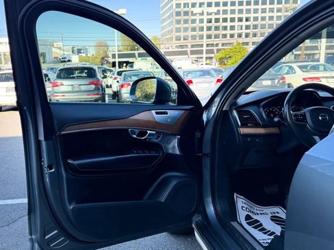 Used 2018 Volvo XC90 T6 Inscription w/ Convenience Package AWD/4WD image 9