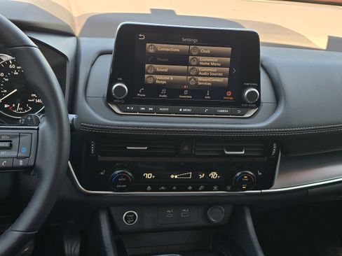 Certified 2022 Nissan Rogue SV w/ SV Premium Package FWD image 16