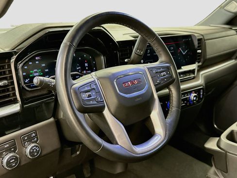 Used 2025 GMC Sierra 1500 SLT AWD/4WD image 18