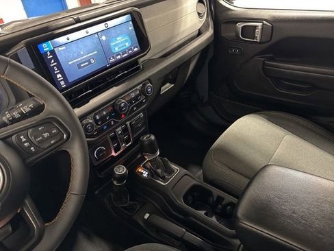 Used 2024 Jeep Wrangler Unlimited w/ Convenience Group AWD/4WD image 27