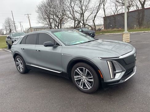 Used 2024 Cadillac Lyriq Luxury image 6
