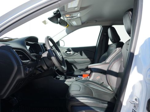 Used 2022 Jeep Cherokee Trailhawk w/ Premium Leather Package image 12