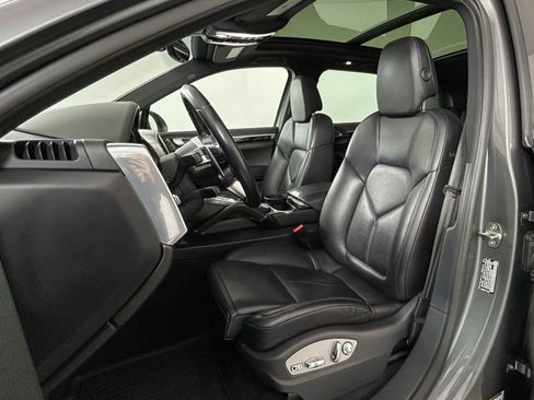 Used 2018 Porsche Cayenne AWD/4WD image 5