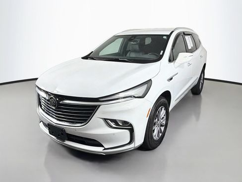 Used 2024 Buick Enclave Essence FWD image 3