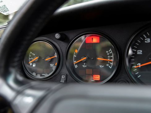 Used 1991 Porsche 911 Carrera RWD image 33