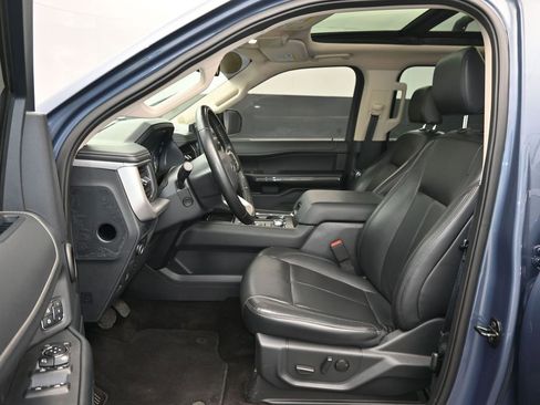 Used 2022 Ford Expedition XLT image 13
