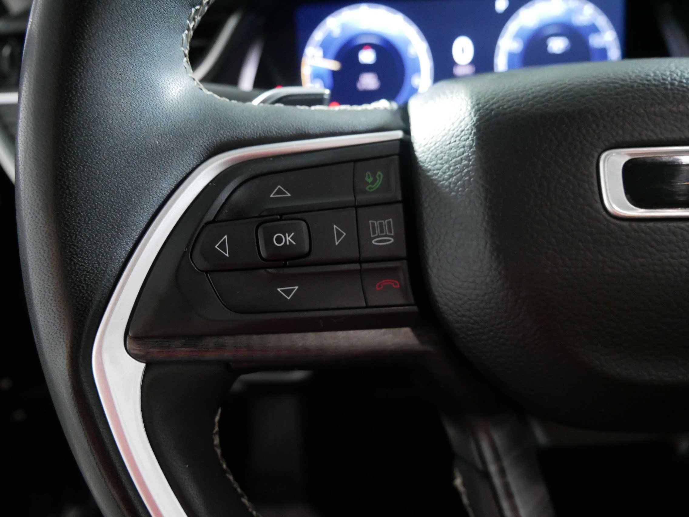 Used 2023 Jeep Grand Cherokee L Limited AWD/4WD image 27