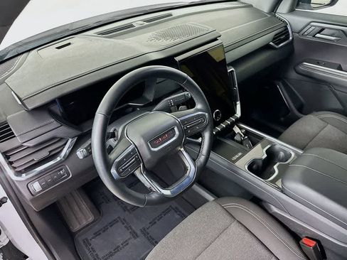 Used 2025 GMC Acadia Elevation image 2