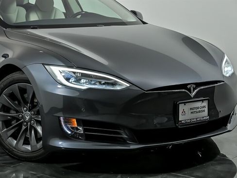 Used 2018 Tesla Model S 100D AWD/4WD image 2