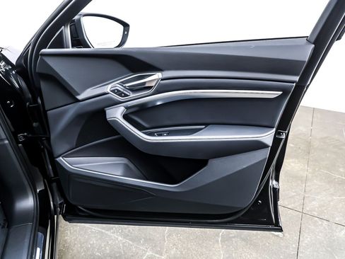 Used 2022 Audi e-tron Premium w/ Convenience Plus Package image 25