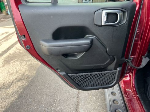 Used 2021 Jeep Wrangler Unlimited Sport image 29