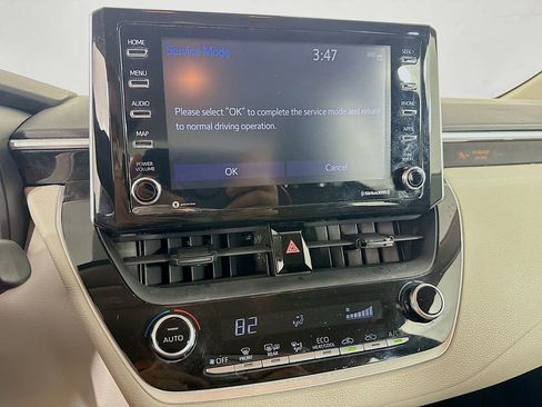 Used 2021 Toyota Corolla LE FWD image 19