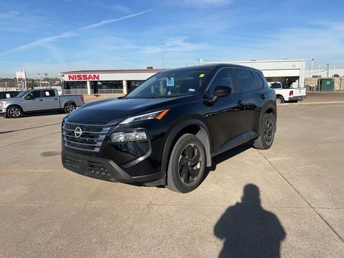 Certified 2024 Nissan Rogue SV image 4