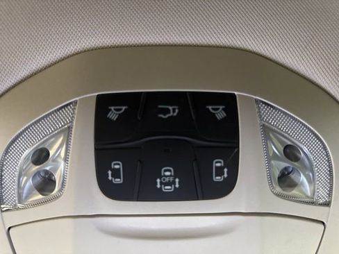 Used 2024 Chrysler Pacifica Touring-L image 13