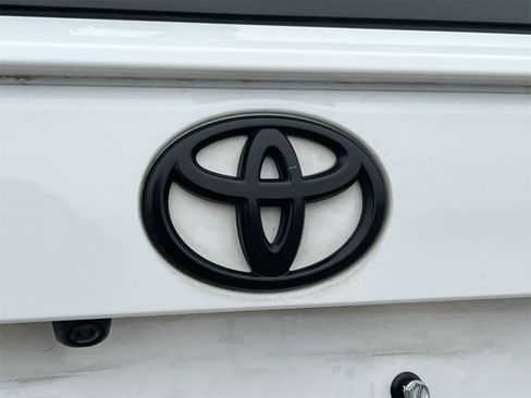 Used 2022 Toyota RAV4 LE image 12