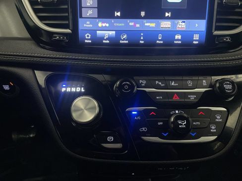 Used 2025 Chrysler Pacifica Select w/ Uconnect Theater Family Group AWD/4WD image 12