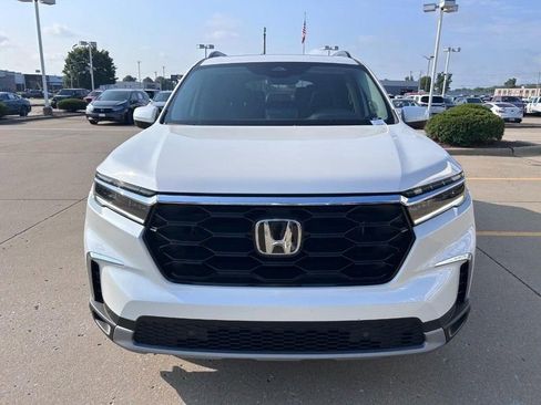 New 2025 Honda Pilot Touring image 8