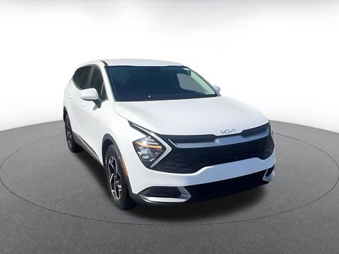 Used 2025 Kia Sportage LX image 3