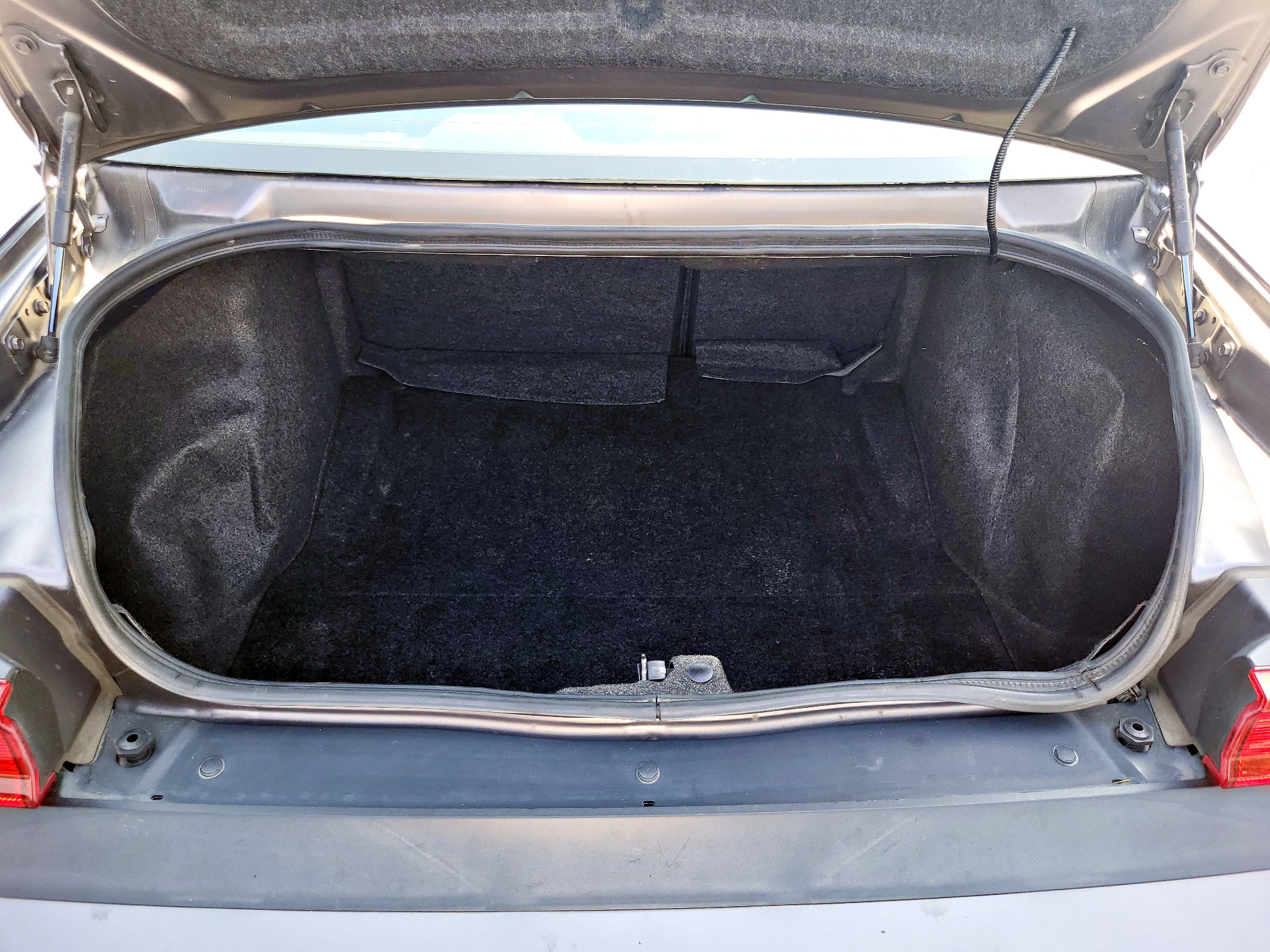 Used 2013 Dodge Challenger R/T RWD image 18